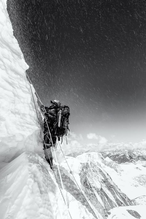 Cho Oyu, Mountaineering Climbing, Festival Photography, Nepal Travel, Adventure Aesthetic, Arte Cyberpunk, Ice Climbing, Photography Competitions, Winter Camping