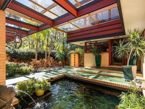 A stunning Frank Lloyd Wright Usonian-style house is for sale in Clearwater — cash only Frank Lloyd Wright Interior, Usonian Style, Frank Lloyd Wright Usonian, Usonian House, Frank Lloyd Wright Architecture, Frank Lloyd Wright Homes, Frank Lloyd, House Built, Lloyd Wright