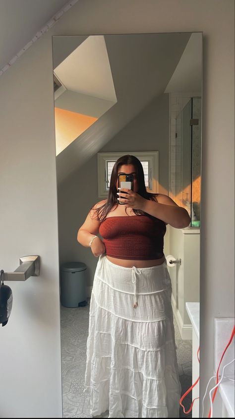 Long Skirts On Plus Size, Long Summer Skirts Outfits, Long Skirts Plus Size Outfit, Boho Skirt Outfit Plus Size, Long Skirt Instagram Pictures, Flowy Skirt Outfit Aesthetic, Spring Break Outfits Plus Size, Long White Skirt Outfit Plus Size, Long White Boho Skirt Outfit