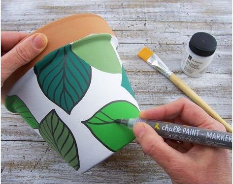 Home diy – painted pots – Life changing hacks Painting Pots, Plant Pot Design, نباتات منزلية, Flower Pot Art, Plant Pot Diy, Pots Diy, Flower Pot Design, Painted Plant Pots, Painted Pots Diy