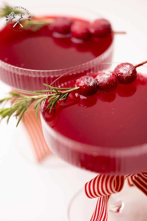 Cranberry Prosecco Cocktail Festive Prosecco Cocktails, Christmas Cocktails With Cranberries, Christmas Cocktail Prosecco, Prosecco Cranberry Cocktail, Winter Cranberry Cocktails, Cranberry Prosecco Cocktail, Christmas Prosecco Cocktails, Cooler Ideas Fraternity, Prosecco Cocktails Easy