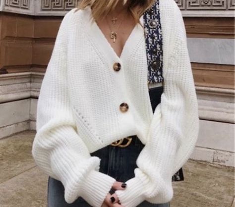 Cute Cozy Sweater Designs To Try This Winter - Society19 Short Cardigan Sweater, College Sweater, Fall Fashion Coats, Pullover Mode, Cable Knit Sweater Cardigan, Straight Clothes, Loose Cardigan, Loose Coats, Short Cardigan