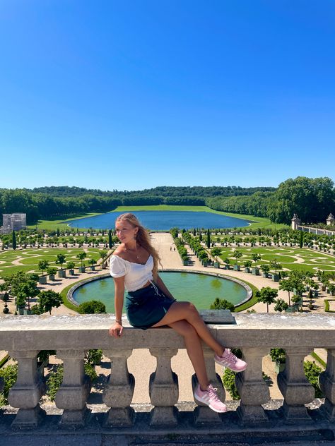 Versailles Photoshoot Ideas, Palace Of Versailles Instagram Pictures, Palace Of Versailles Poses, Palace Of Versailles Photoshoot, Versailles Palace Photo Ideas, Photoshoot Ideas Paris, Palace Of Versailles Picture Ideas, Versailles Instagram Pictures, Palace Of Versailles Photo Ideas