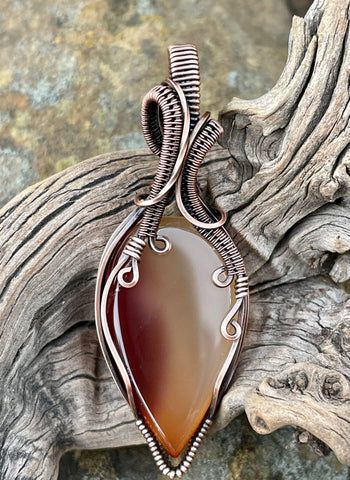 Luxury Wire Wrapped Necklaces, Luxury Wire Wrapped Pendant Jewelry, Diy Wire Wrapped Pendant, Lapidary Art, Silver Wire Jewelry, Wire Crystal, Wire Jewelry Rings, Wire Wrapped Stone Jewelry, Wire Wrapped Gemstones Pendant