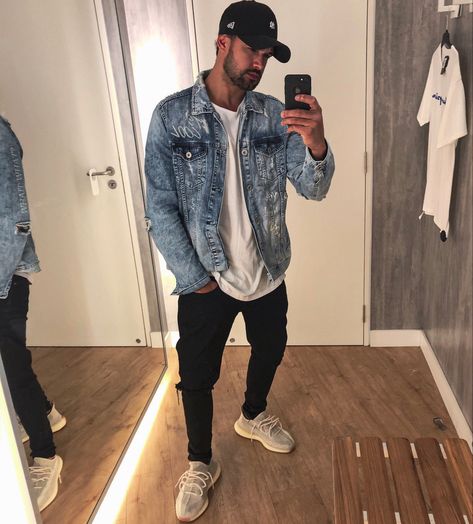 Yeezy350 Outfit Man, Yeezy 350 Outfits Men, Yeezy 350 V2 Outfit Men, Yeezy Zebra, Hypebeast Outfits, Drip Style, Adidas Yeezy 350, Outfits Streetwear, Streetwear Men