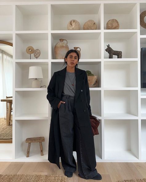 Monikh (@monikh) • Instagram-foto's en -video's Monikh Style, Winter Coat Street Style, Black Wool Coat Outfit, Wool Coat Outfits, Oversized Coat Outfit, Trench Coat Street Style, Wool Coat Outfit, Monikh Dale, Black Coat Outfit