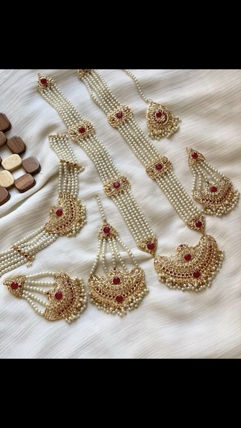 Indian Bridal Pearl Jewellery, Hyderabadi Gold Jewelry, Hyderabadi Bridal Jewellery, Traditional Hyderabadi Jewellery, Pearl Jewelry Bridal, Hyderabadi Jewelry Choker, Moti Gold Set, Bridal Pearl Jewelry Set, Hyderabadi Jewelry Brides