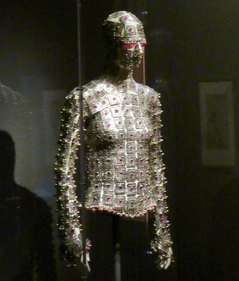 Bejeweled Armoured Yashmak By Shaun Leane for Alexander McQueen Alexander Mcqueen Exhibition, Shaun Leane Mcqueen, Alexander Mcqueen Angels And Demons, Alxendar Mcqueen, Sneakers Embroidery, Alexander Mcqueen Aesthetic, Alexander Mcqueen Ready To Wear, Alexander Mcqueen Runway, Shaun Leane