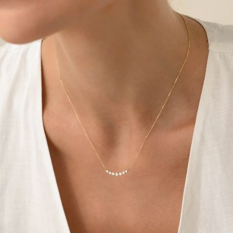 Graduated Diamond Necklace 14k Gold - Caterina | Linjer Jewelry Necklace Everyday, Curved Bar, Layered Necklaces Silver, Jewelry Bridesmaid, Necklace Simple, Solid Gold Jewelry, Layering Necklace, American Diamond, Blue Topaz Ring