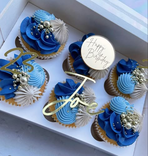 Blue Cupcakes For Men, Men Chocolate Covered Strawberries, Cupcake Designs For Men, Cupcake Flower, Cupcakes For Men, Blue Birthday Cakes, Blue Frosting, Cupcake Decorating Tips, Gold Birthday Cake