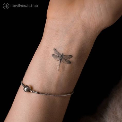 Dragonfly Tatoos Ideas, Fine Line Dragonfly Tattoo, Dragon Fly Tattoo, Small Dragonfly Tattoo, Dragonfly Tattoo Design, Dragonfly Tattoo, Discreet Tattoos, Dainty Tattoos, Subtle Tattoos