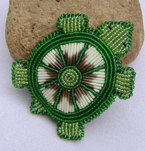 Porcupine Quill Art, Beaded Turtle Pattern, Bead Embroidery Patterns Beadwork Design, Turtle Beadwork, Porcupine Quill Jewelry, Beaded Turtle, Quill Work, Indian Beadwork, Native American Beadwork Patterns