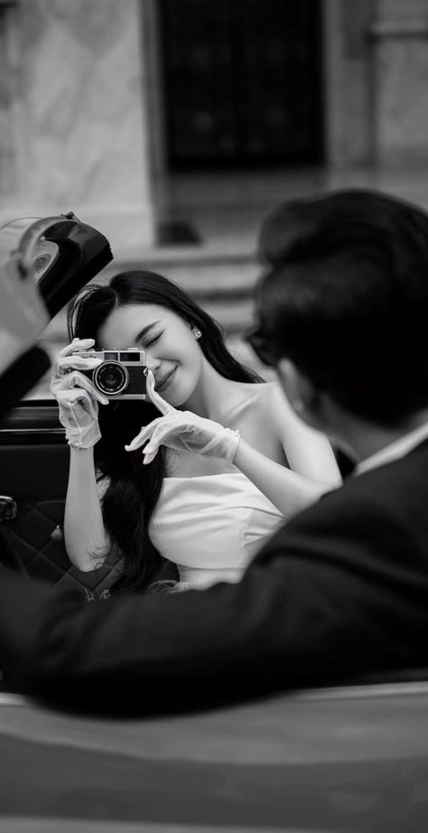 Korean Wedding Theme Ideas, Korean Wedding Photoshoot Aesthetic, Wedding Pictures Korean, Prenup Wedding Photoshoot, Pre Wedding Photoshoot Aesthetic, Photoshoot Prewedding Ideas, Korean Wedding Photography Photo Ideas, Korean Prenup Photoshoot Ideas, Korean Pre Wedding Photoshoot