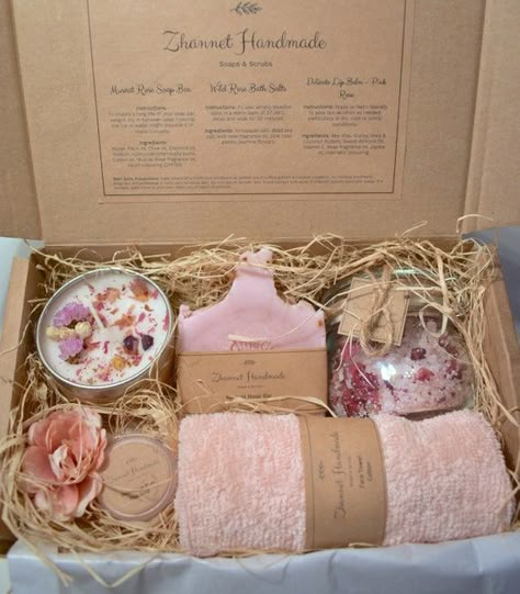 Lilin Aroma, Soya Mumu, Handmade Soap Bar, Gift Box Ideas, Gift Box Design, Pampering Gifts, Spa Kits, Rose Soap, Soap Packaging