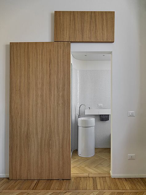 Unique Bathroom Door Ideas, Door Ideas For Small Spaces, Bathroom Door Ideas, Sliding Bathroom Doors, Pintu Interior, Wooden Sliding Doors, Modern Living Room Interior, Sliding Door Design, Doors Interior Modern