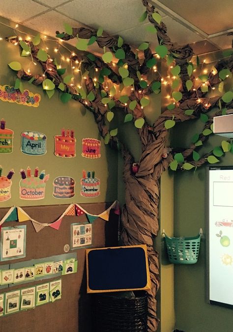 Forest Classroom, Classroom Tree, Preschool Rooms, Preschool Classroom Decor, Toddler Classroom, Elementary Classroom Decor, Diy Classroom, Holiday Music, Paper Tree