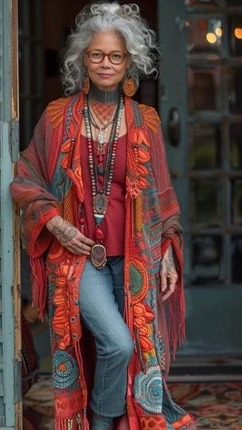 Grey Hair And Glasses, Hair And Glasses, Look Boho Chic, Estilo Hippy, Mode Hippie, Over 60 Fashion, Stil Boho, Estilo Hippie, Boho Style Outfits