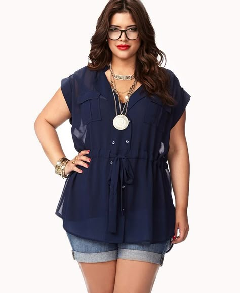 Looking for plus size fashion outfit ideas to wear? Here are 10 fashionable, casual, and beautiful outfits you can wear with your perfect, beautiful body. This top is fab. Áo Blu, Mode Tips, Latina Outfit, Outfit Ideas For Church, Plus Size Summer Outfits, Look Plus Size, Everyday Dress, Plus Size Style, Plus Size Clothes