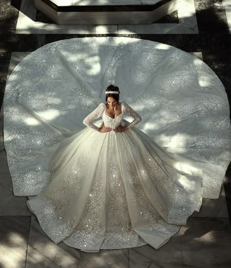 Big Wedding Dresses Ball Gown, Mariachi Quinceanera, Mariachi Quinceanera Dress, 200 Aesthetic, Extravagant Wedding Dresses, Big Wedding Dresses, Disney Wedding Dresses, Wedding Dresses Princess Ballgown, Extravagant Wedding