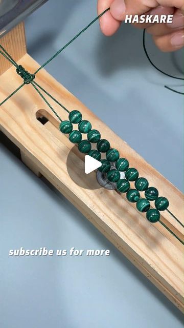 LU  Lindy on Instagram: "EASY DIY|Make a pretty knot for your beads bracelet #beadedbracelets #diycrafts #diy #healingcrystals" Boho Bracelets Diy Tutorials, Knots For Bracelets Beading Jewelry, Bead Bracelet Knot Tutorial, Stretchy Beaded Bracelet Knot, Beaded Bracelets Knot, Jewelry Making Tutorials Bracelets, Making Stretchy Beaded Bracelets, Knotting Bracelets Patterns, Macrame Beaded Bracelet