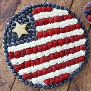 American Flag Loop Yarn Wreath - It's Always Autumn Fruit Pizza Flag 4th Of July, Fruit Cookie Pizza 4th Of July, Fruit Pizza American Flag, Fruit Pizza Flag, Memorial Day Fruit Pizza, American Flag Fruit Pizza, Flag Fruit Pizza, Fruit Pizza Frosting, Fruit Pizza Bar