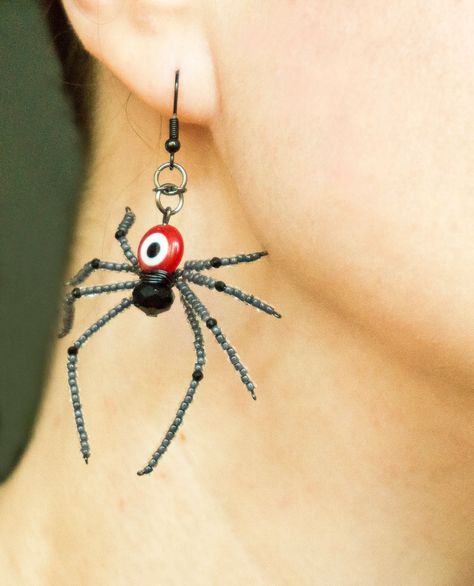 Large Creepy Beaded Spider Earrings Evil Eye Halloween Party - Etsy Israel Beaded Spider Earrings, Halloween Jewelry Diy, Halloween Beaded Jewelry, Spider Jewelry, Beaded Spiders, Spider Earrings, Crochet Earrings Pattern, Halloween Beads, Black Earrings Dangle