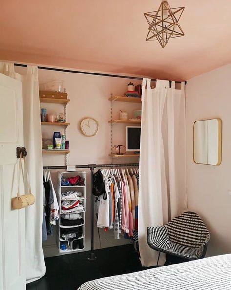 Bedroom Storage Ideas, Space Saving Bedroom, Small Closet Space, Studio Apartment Living, Small Bedroom Storage, No Closet Solutions, Open Closet, Small Space Bedroom, Small Space Storage