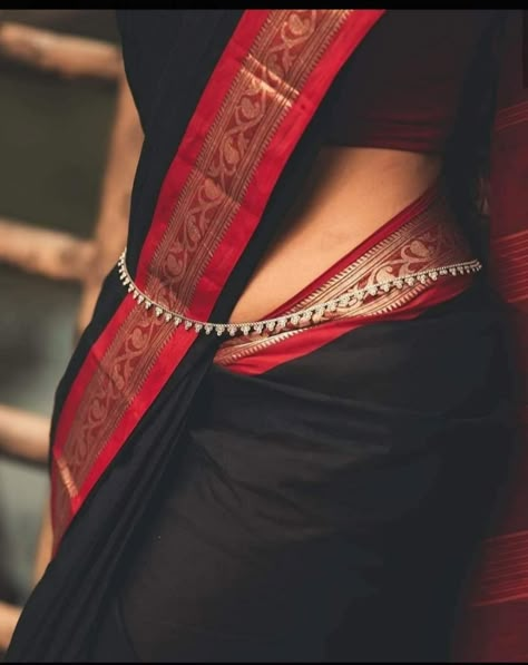 Black Saree Traditional, Red Saree Black Blouse, Black Saree Aesthetic, Core Aesthetics, Sarees For Girls, Vision 2025, Saree Wearing Styles, Simple Saree Designs, Saree Wearing