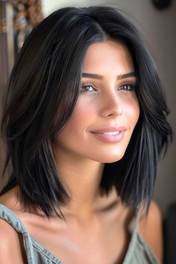 Layers Shoulder Length Hair Straight, Short Hair Layers And Face Frame, Layers For Short Length Hair Straight, Mid Length Dark Hairstyles, Straight Textured Long Bob, Short Black Hair With Face Framing, Layered Bob Hairstyles For Straight Hair, Black Short Hairstyle Women, Short Haircut With Layers And Face Frame