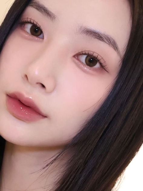 Korean soft makeup look: natural and clean Korean Soft Makeup, Makeup Ala Korea, Rosy Makeup, Makeup Asia, Korean Makeup Look, Light Makeup Looks, Soft Makeup Looks, Eye Makeup Styles, Korean Eye Makeup