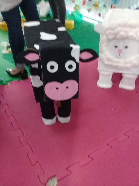 Farm Theme Preschool, Farm Animal Crafts, Farm Unit, Valentine Mailbox, Farm Preschool, Toy Art, Paper Animals, Farm Birthday, Presents For Kids