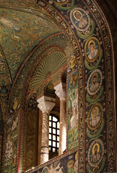 Basilica Of San Vitale, San Vitale Ravenna, Ravenna Italy, Byzantine Architecture, Byzantine Mosaic, Istoria Artei, Eastern Roman, Sacred Architecture, Byzantine Empire