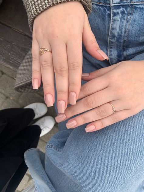 Chubby Hands Aesthetic, Fat Hands Nails, Chubby Fingers Nails, Nails For Fat Hands, Chubby Fingers With Acrylics, Chubby Hands Nails, Best Nail Shape For Chubby Hands, Nails For Chubby Fingers, Nails For Fat Fingers