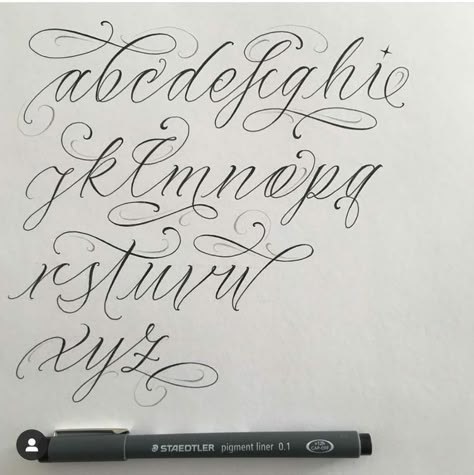 Tattoo Lettering Alphabet Calligraphy Script Fonts, Lettering Alfabeto Tattoo, Big Meas Lettering Alphabet, Fancy Lettering Alphabet Hand Drawn, Chicano Tattoo Font Alphabet, Chicano Font Alphabet, Chicano Alphabet, Tattoo Lettering Fonts Alphabet, Tattoo Script Alphabet