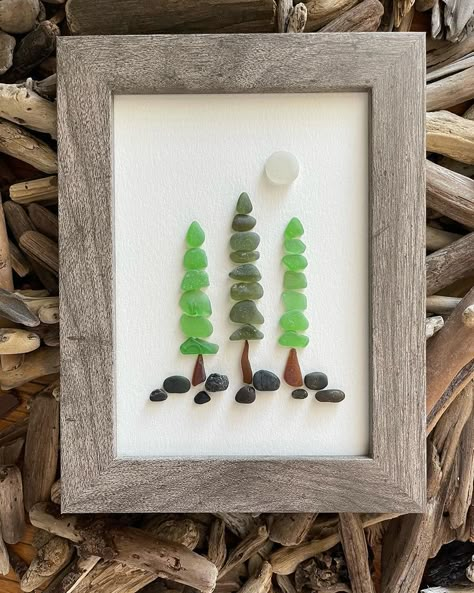 Sea Glass Art Tutorial, Seaglass Christmas Trees, Seaglass Christmas Decorations, Christmas Seaglass Crafts, Simple Sea Glass Art, Sea Glass Trees, Seaglass Christmas Tree Diy, Broken Glass Artwork, Seaglass Snowflake