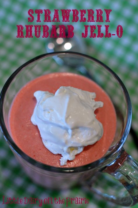 Strawberry Rhubarb Jell-o Parfait Rhubarb Jello, Grow Rhubarb, Jello Mold Recipes, Rhubarb Desserts, Gelatin Recipes, Strawberry Jello, Jello Salad, Jello Recipes, Pepper Jelly