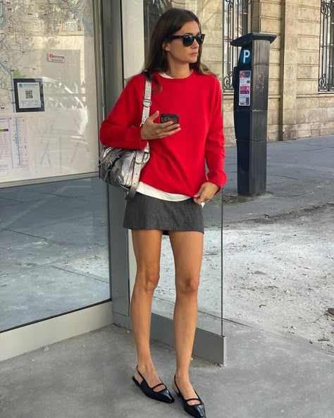 7 Classic Fall Outfit Ideas, Courtesy of French Women | Who What Wear Red Sweater Outfit, Skandinavian Fashion, Grey Skirt, Chique Outfits, Miniskirt Outfits, Looks Street Style, French Women, Red Sweater, Mode Inspo