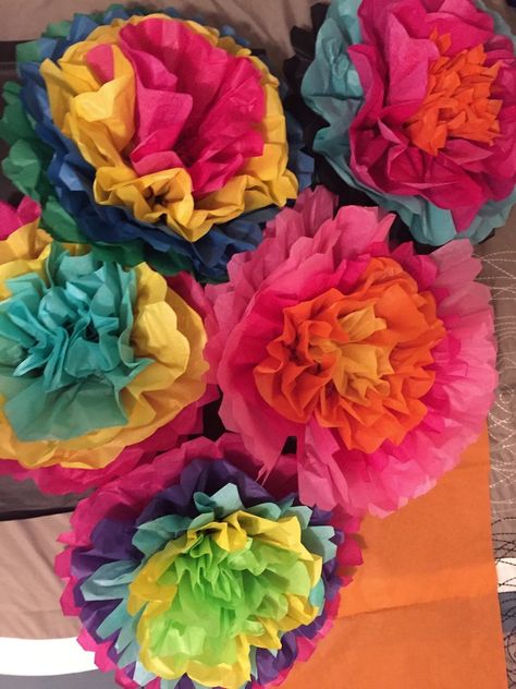 Mexican Tissue Paper Flowers, Fiesta Flowers, Mexican Paper Flowers, Tissue Paper Flowers Diy, Tissue Flowers, Fiesta Theme Party, Mexican Flowers, Mexican Party Theme, Easy Paper Flowers