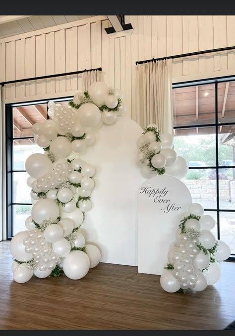 White Backdrop Engagement, Winter Wedding Balloon Arch, Balloons For Wedding Decorations, Simple Wedding Backdrop Balloons, Wedding Balloon Garland Backdrop, Wedding Arch Board, Balloons At A Wedding, Balloon Arch Wedding Ceremony, Balloon Backdrop Wedding Receptions