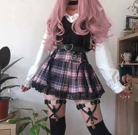 Pastel Alternative Outfits, Kawaii Goth Accessories, Kawaii Goth Outfit Ideas, Cutesy Goth Outfits, Pastel Egirl Fashion, Kawaii Egirl Outfits, Draculaura Outfit Ideas, Pastel Goth Outfit Ideas, Pink Egirl Outfits