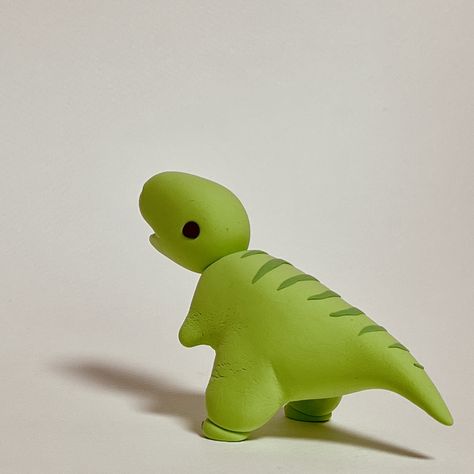 This is made by soft polymer clay. You can check the tutorial on my youtube channel. Click the image link. Clay Dinasours, Dino Clay Sculpture, Cute Clay Dinosaur, Easy Clay Dinosaur, Clay Velociraptor, Air Dry Clay Dinosaur, Clay Dino, Polymer Clay Dinosaur, Clay Reference