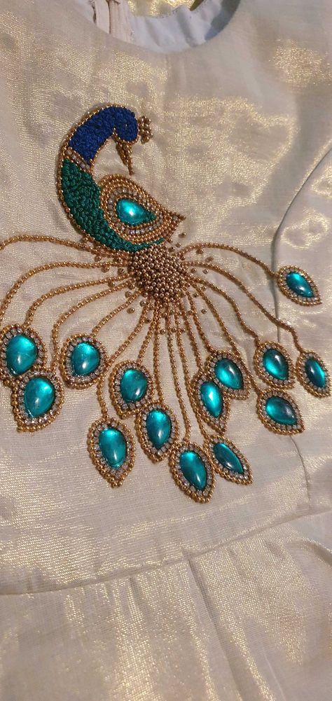 Peacock Drawing Simple, Basic Blouse Designs, Aari Blouses, Peacock Embroidery Designs, Bridal Anklet, Aari Design, Latest Bridal Blouse Designs, Fabric Paint Diy, Basic Hand Embroidery Stitches