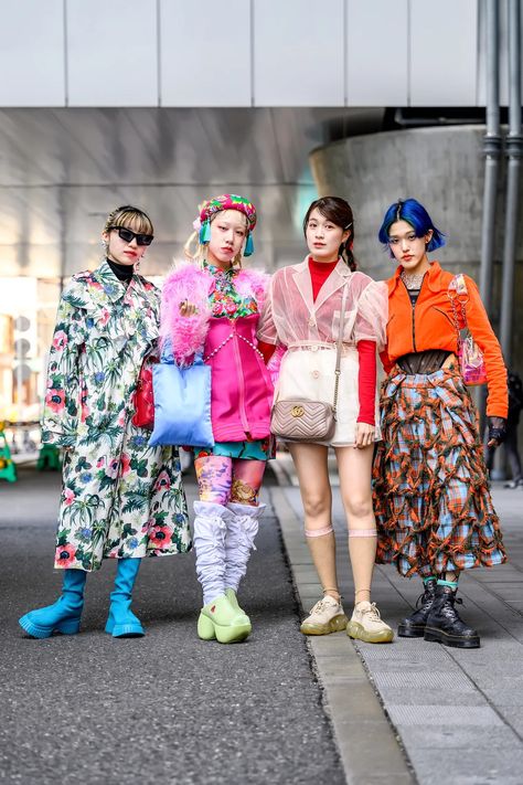 The Best Japanese Street Style From TOKYO FASHION WEEK 2024 Autumn/Winter! DAY ONE Japanese Street Fashion Harajuku, Tokyo Fashion Street, Japanese Harajuku Fashion, Japanese Street Style, Camp Fashion, Street Pics, Estilo Harajuku, Fashion Week 2024, Design Camp