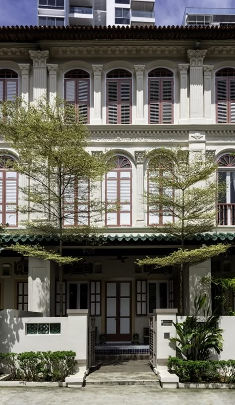 Singapore Colonial House, Singapore House Design, Shophouses Design, British Colonial Aesthetic, Singapore Colonial Style, Singapore Shophouse, Modern Colonial House, Singapore House, Singapore Architecture