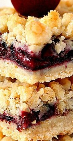 Cherry Pie Crumb Bars Cherry Pie Crumb Bars, Sweet Cherry Recipes, Tart Cherries Recipes, Fresh Cherry Recipes, Cherry Recipes Dessert, Cherry Pie Bars, Cherry Bars, Cherry Crumble, Crumb Bars