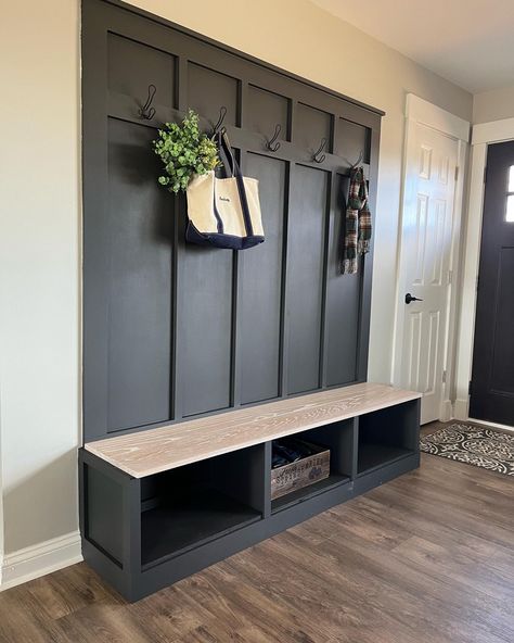 Diy Mudroom Ideas, Mudroom Remodel, Diy Mudroom, Entrance Furniture, Mudroom Bench Plans, Mudroom Decor, Diy Mudroom Bench, Mudroom Ideas, Mud Room Storage