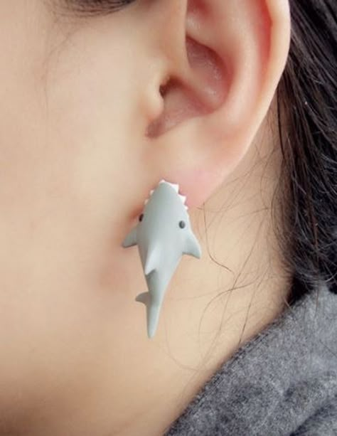 Shark Earrings, Tanah Liat, Shark Bites, Shark Week, Clay Charms, Bijoux Diy, Clay Creations, Diy Earrings, Cute Earrings