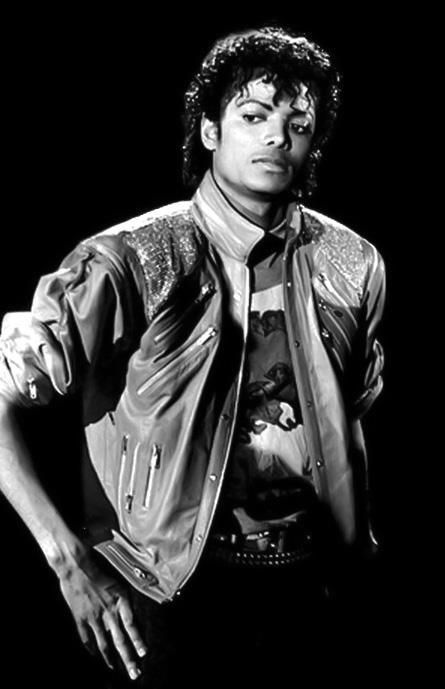 MICHAEL JACKSON BEAT IT Mj Thriller, Michael Jackson Photoshoot, Hee Man, Michael Jackson Wallpaper, Michael Jackson Rare, Photos Of Michael Jackson, Michael Jackson Thriller, Michael Jackson King Of Pop, Michael Jackson Smile