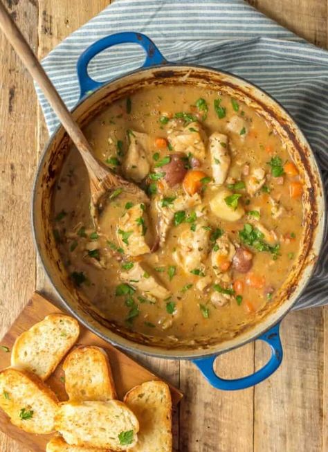 White Wine Chicken Stew, Easy Stew Recipes, Chicken Dinner Ideas, White Wine Chicken, Wine Chicken, Stew Chicken, Stew Chicken Recipe, Winter Dinner Recipes, Winter Dinner