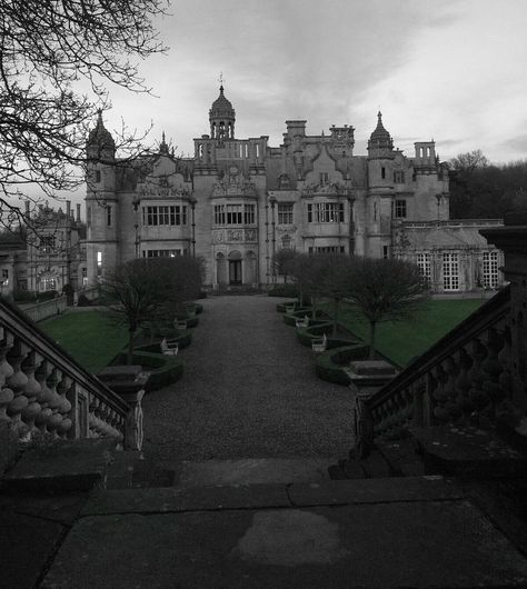 Manor Aesthetic Dark, Gothic Mansion Exterior, Dark Academia Mansion, Gothic Castle Aesthetic, Dark Castle Aesthetic, Chateau Aesthetic, Fancy Castle, Manor Aesthetic, Dark Mansion